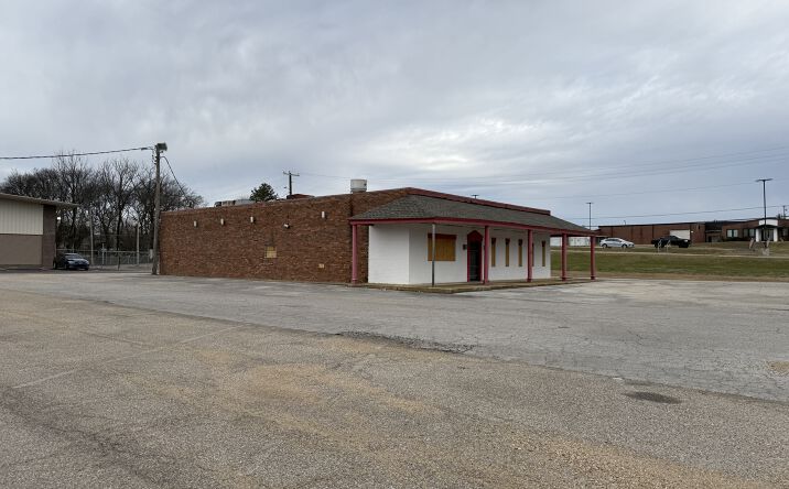 Pictures of Retail property located at 1153 S Gloster St, Tupelo, MS 38801 for lease - image #1
