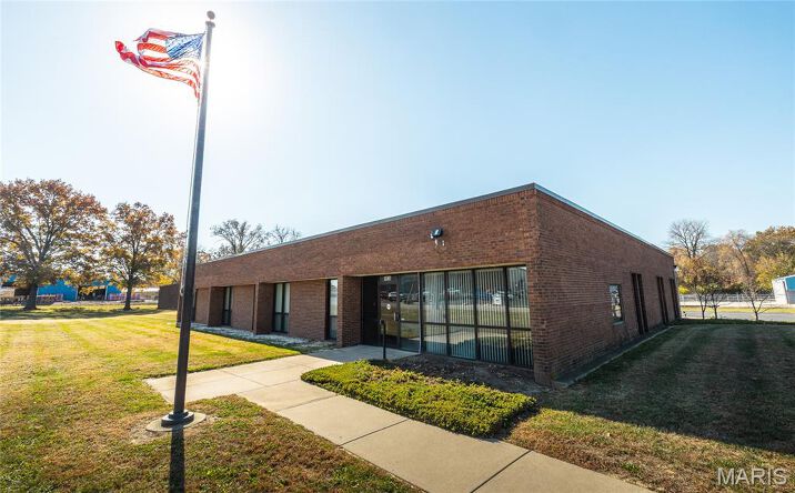 Pictures of Office, Industrial property located at 4436 Industrial Dr, Alton, IL 62002 for lease - image #1