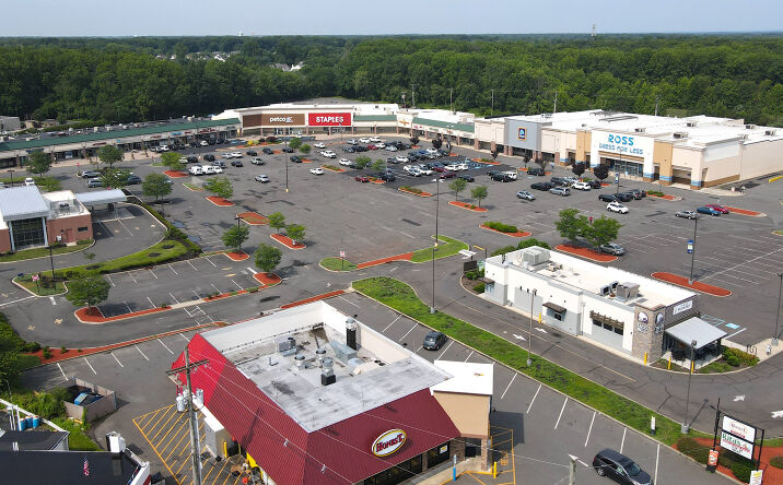 Pictures of Retail property located at 440 US-130, East Windsor, NJ 07081 for lease - image #1