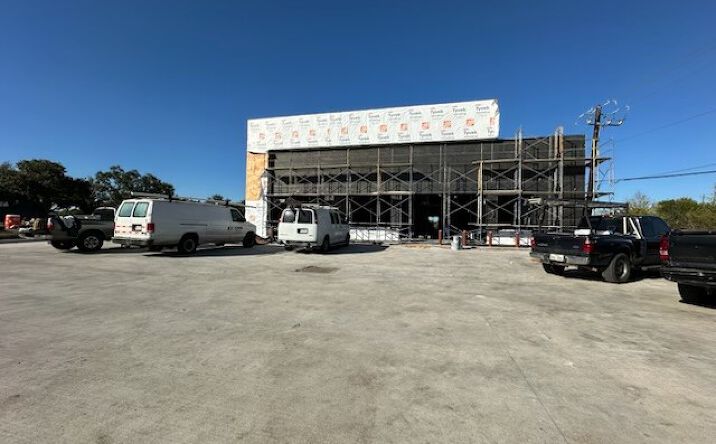 Pictures of Retail property located at 3655 W Orem Dr, Houston, TX 77045 for lease - image #1