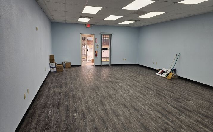 Pictures of Retail, Office property located at 12130 El Sendero St, San Antonio, TX 78233 for lease - image #1