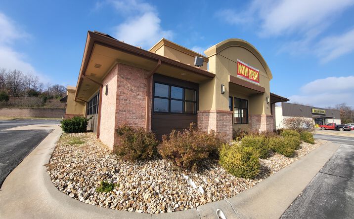 Pictures of Restaurant property located at 648 S Neosho Blvd, Neosho, MO 64850 for lease - image #1