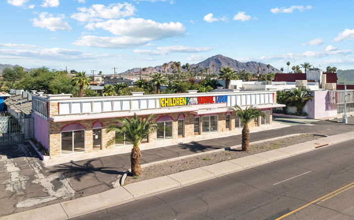 Pictures of Retail property located at 3722 E Thomas Rd, Phoenix, AZ 85018 for lease - image #1