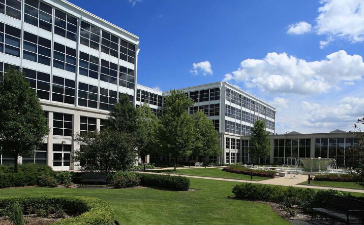 Pictures of Office property located at 3 Parkway North, Deerfield, IL 60015 for lease - image #1