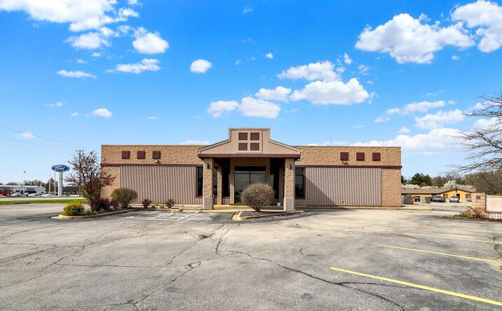Pictures of Retail, Office, Special Purpose property located at 711 W Gardner Dr, Marion, IN 46952 for lease - image #1