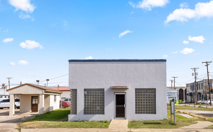 Pictures of Office, Special Purpose property located at 2015 Avenue F, Bay City, TX 77414 for lease - image #1