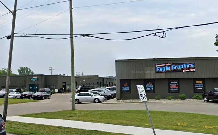 Pictures of Retail, Industrial property located at 4895 Highland Rd, WATERFORD, MI 48328 for lease - image #1