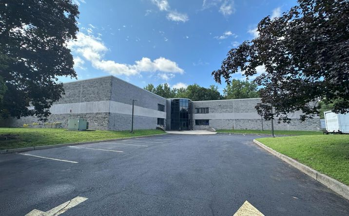 Pictures of Industrial property located at 400 Corporate Dr, Blauvelt, NY 10913 for lease - image #1