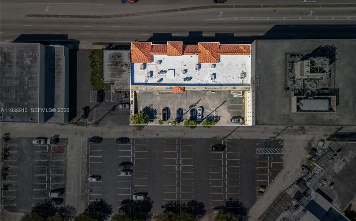 Pictures of Retail property located at 212, Coral Gables, FL 33146 for lease - image #1