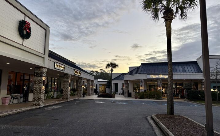 Pictures of Retail property located at 280 W Coleman Boulevard, Mount Pleasant, SC 29464 for lease - image #1