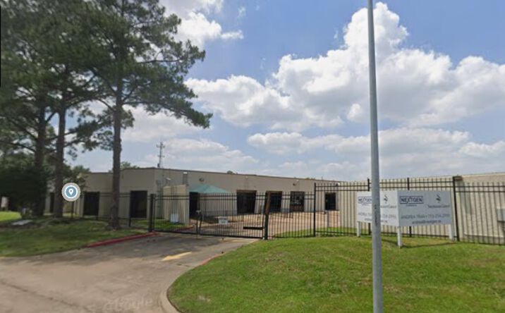 Pictures of Retail property located at 250 Meadowfern Dr, Houston, TX 77067 for lease - image #1