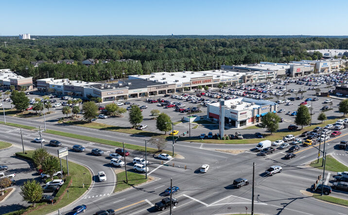Pictures of Retail property located at 7721 Airport Blvd, Mobile, AL 36608 for lease - image #1