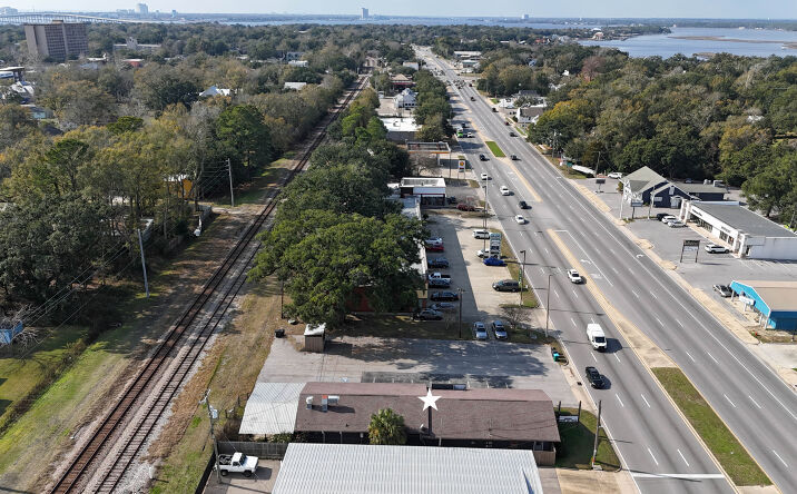 Pictures of Retail, Office, Restaurant property located at 1224 Bienville Blvd, Ocean Springs, MS 39564 for lease - image #1