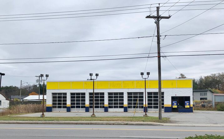 Pictures of Retail property located at 174 Market St, Philadelphia, PA 19106 for lease - image #1
