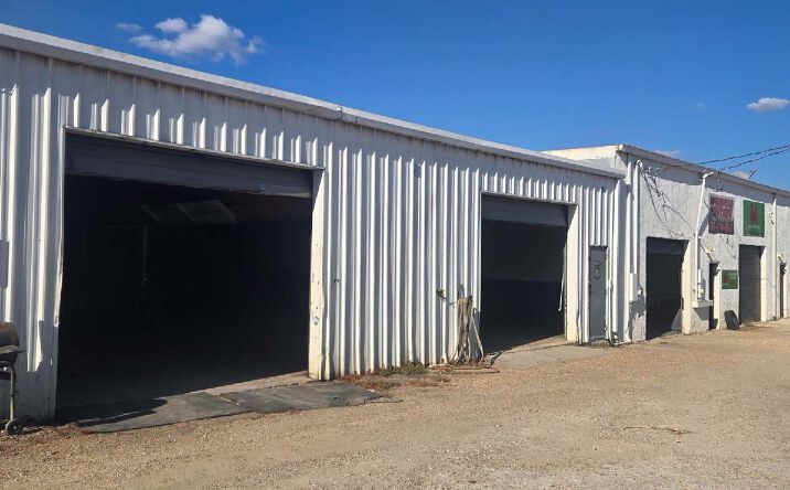 Pictures of Retail, Industrial property located at 111 N Bell Blvd, Cedar Park, TX 78613 for lease - image #1