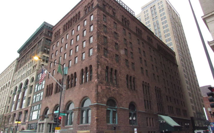 Pictures of Retail property located at 81 E Van Buren St, Chicago, IL 60605 for lease - image #1