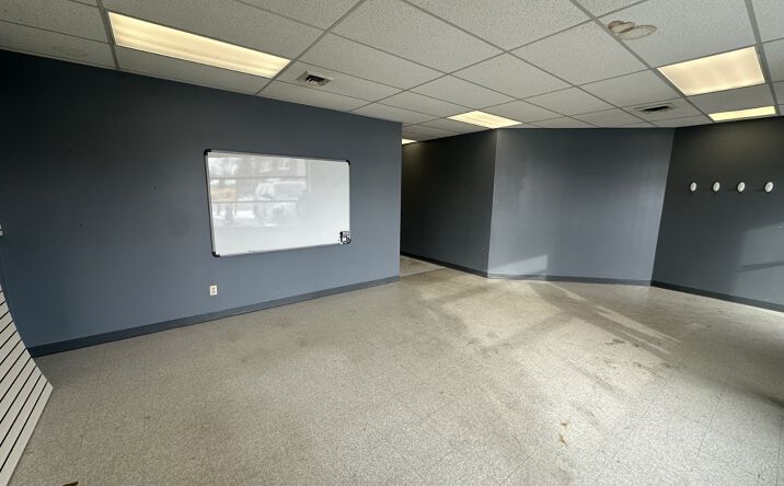 Pictures of Retail property located at 642 Sheridan Dr, Tonawanda, NY 14150 for lease - image #1