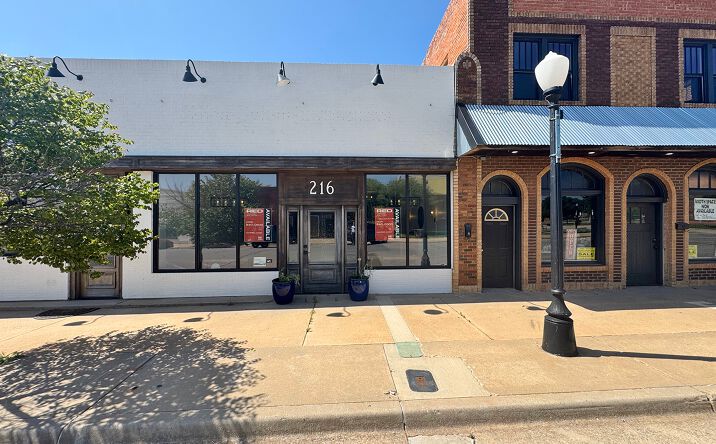 Pictures of Office, Retail property located at 216 W Broadway Ave, Elk City, OK 73644 for lease - image #1