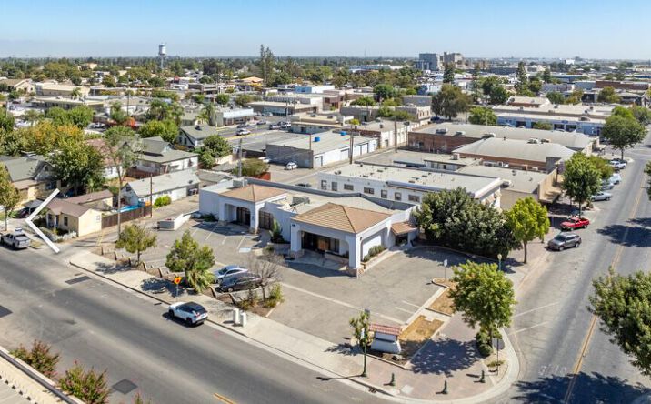 Pictures of Office, Retail, Restaurant property located at 256 N K St, Tulare, CA 93274 for lease - image #1
