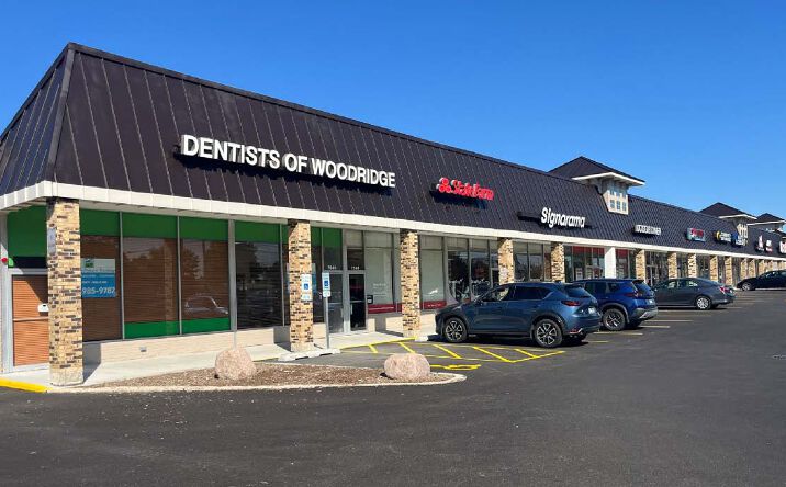 Pictures of Retail property located at 401 75th St and 7520 Janes Ave, Woodridge, IL 60517 for lease - image #1