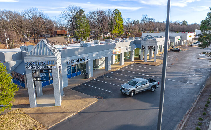 Pictures of Retail property located at 2940-2962 Covington Pike, Memphis, TN 38128 for lease - image #1