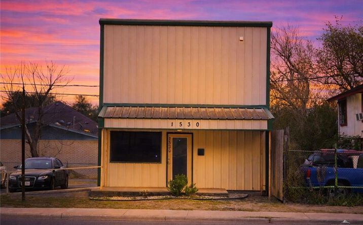 Pictures of Special Purpose, Office, Retail property located at 1530 N Cage Boulevard, Pharr, TX 78577 for lease - image #1