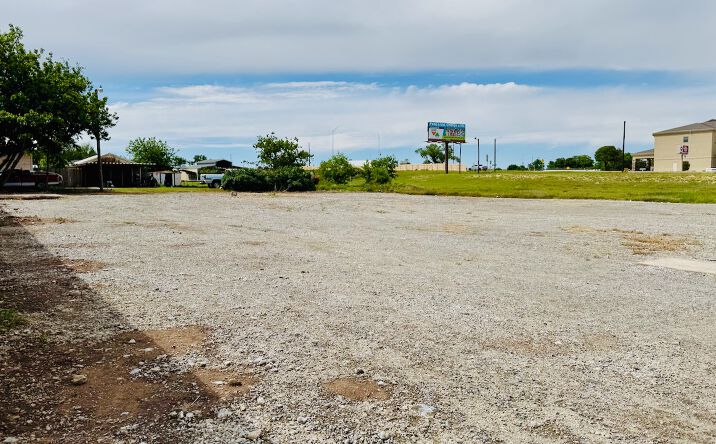 Pictures of Land, Special Purpose property located at 212 Sims St, Clarendon, TX 79226 for lease - image #1
