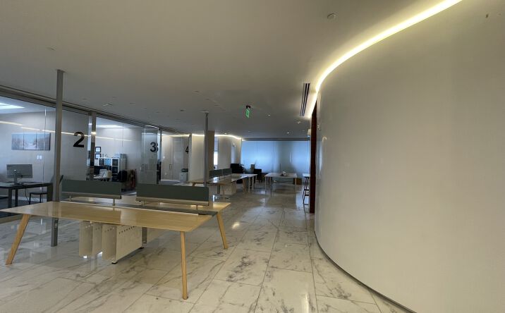 Pictures of Office property located at 17070 Collins Ave, Sunny Isles Beach, FL 33160 for lease - image #1