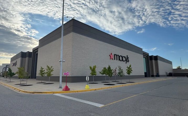 Pictures of Retail property located at 3850 Rivertown Pkwy, Grandville, MI 49418 for lease - image #1