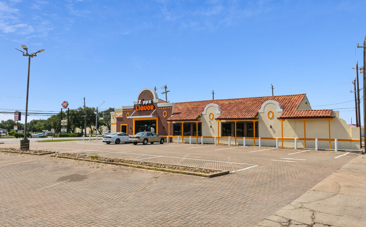 Pictures of Retail property located at 4511 Avenue H, Rosenberg, TX 77471 for lease - image #1