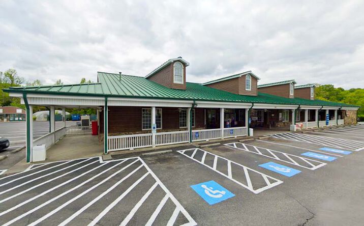 Pictures of Retail property located at 1551 E Washington Ave, Vinton, VA 24179 for lease - image #1
