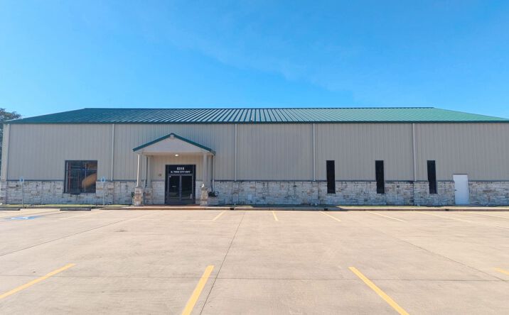 Pictures of Industrial property located at 5315 N Twin City Hwy, Nederland, TX 77627 for lease - image #1