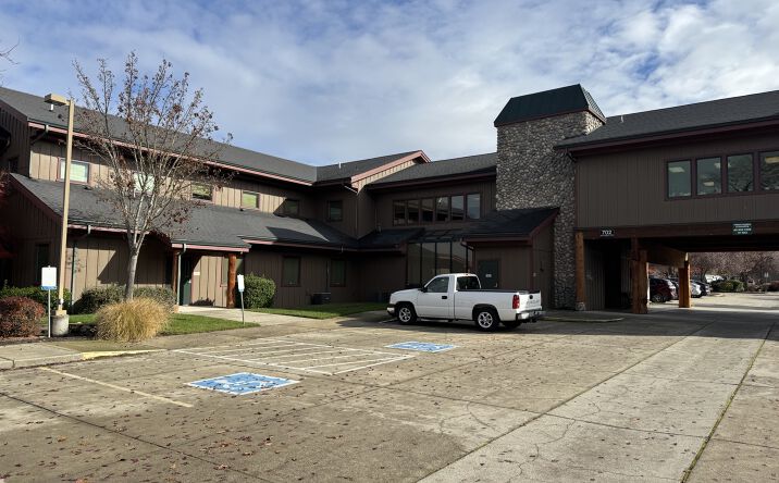 Pictures of Office property located at 702 SW Ramsey Ave, Grants Pass, OR 97527 for lease - image #1