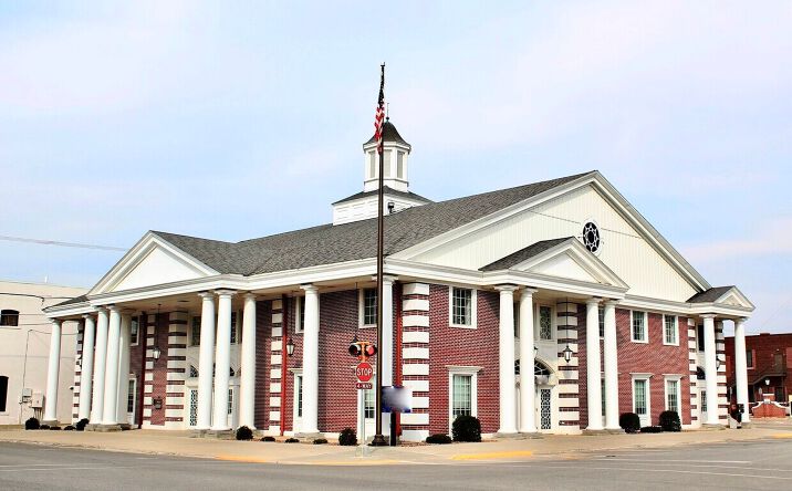 Pictures of Office, Retail, Special Purpose property located at 121 E 5th St, Storm Lake, IA 50588 for lease - image #1