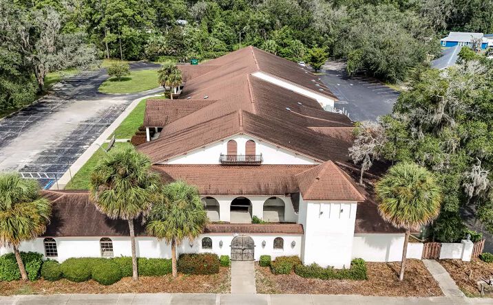 Pictures of Retail, Office property located at 5431 E Silver Springs Blvd, Silver Springs, FL 34488 for lease - image #1
