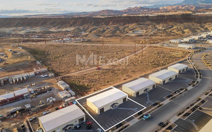 Pictures of Retail, Industrial property located at 950 S Regional Pk Rd, Hurricane, UT 84737 for lease - image #1