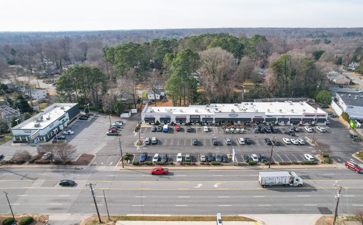 Pictures of Retail property located at 2401 Battleground Ave, Greensboro, NC 27408 for lease - image #1