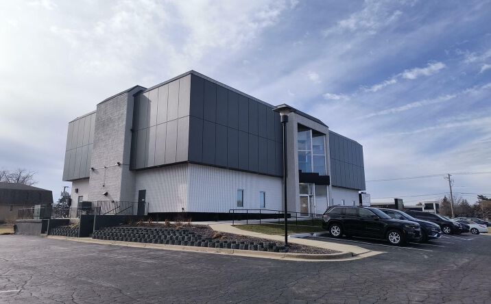 Pictures of Office property located at 9143 Indianapolis Blvd, Highland, IN 46322 for lease - image #1