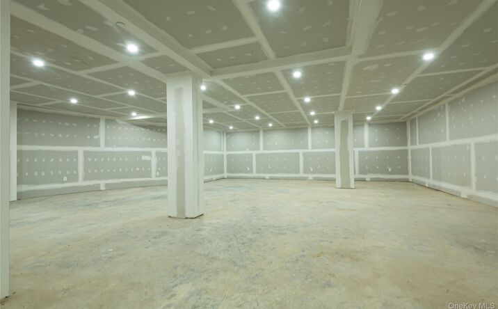 Pictures of Land property located at 3043 31st Street, New York, NY 11102 for lease - image #1