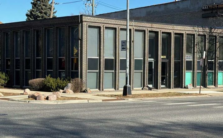 Pictures of Office property located at 2622 W Peterson Ave, Chicago, IL 60659 for lease - image #1
