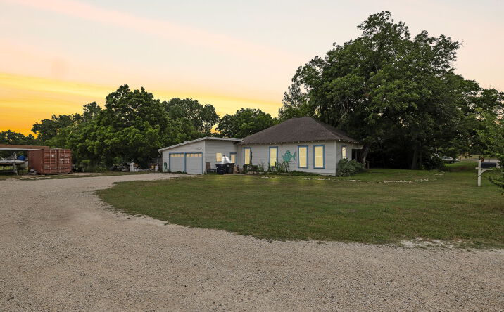 Pictures of Retail, Industrial, Restaurant property located at 103 E Willis St, Leander, TX 78641 for lease - image #1
