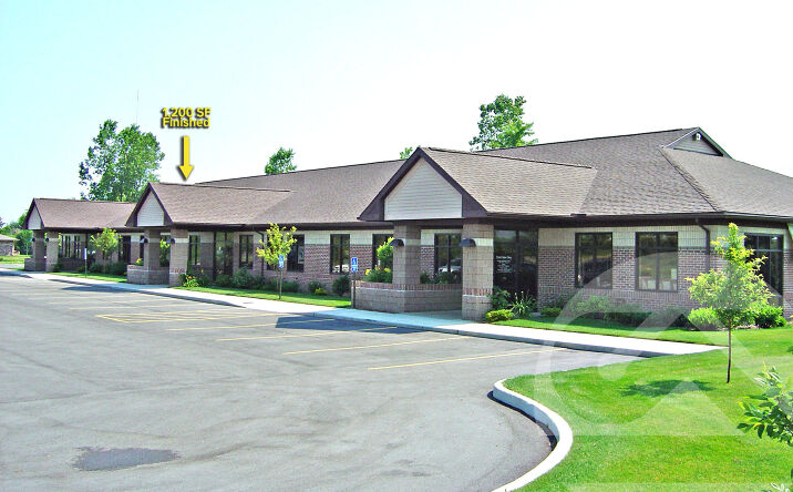 Pictures of Office property located at 3971 Navarre Avenue, Oregon, OH 43616 for lease - image #1