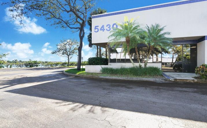Pictures of Office property located at 5420 NW 33rd Ave # 4A, Fort Lauderdale, FL 33309 for lease - image #1