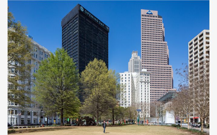 Pictures of Retail property located at 100 Peachtree St NW, Atlanta, GA 30303 for lease - image #1