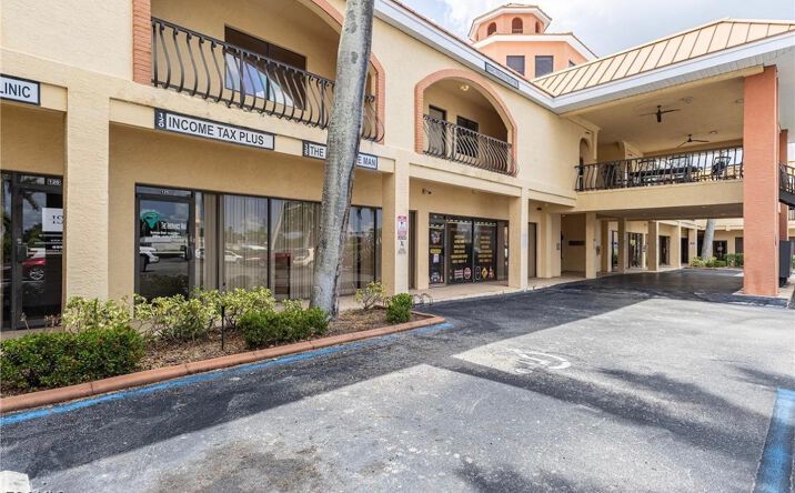 Pictures of Office property located at 3049 Cleveland Ave, Fort Myers, FL 33901 for lease - image #1