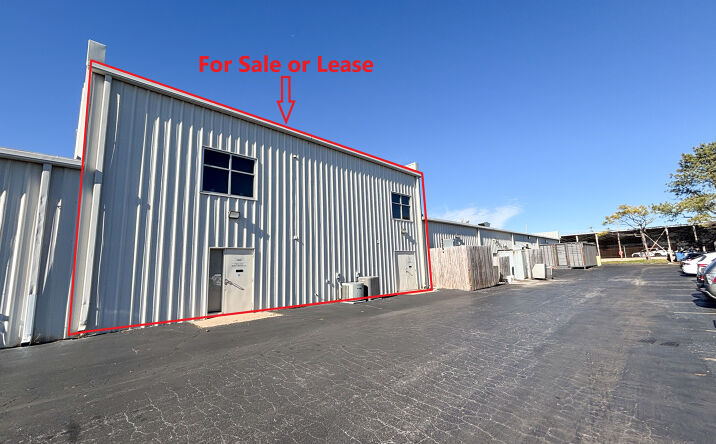 Pictures of Retail property located at 3060 S Fremont Ave, Springfield, MO 65804 for lease - image #1