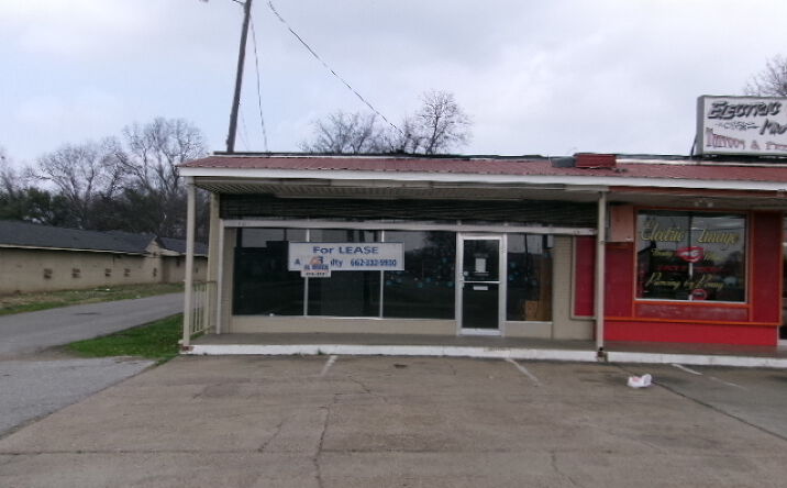 Pictures of Retail property located at 1304 US-82, Greenville, MS 38703 for lease - image #1
