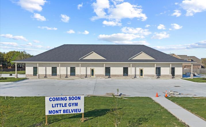 Pictures of Retail, Office, Restaurant property located at 13310 Eagle Dr, Baytown, TX 77523 for lease - image #1