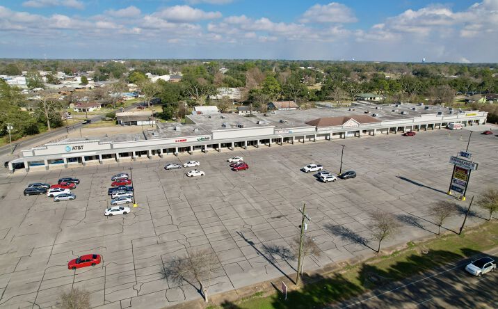 Pictures of Retail property located at 615 E Admiral Doyle Dr, New Iberia, LA 70560 for lease - image #1