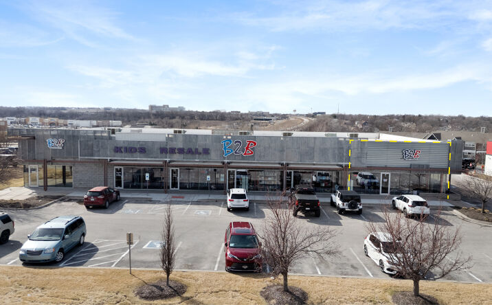 Pictures of Retail property located at 1219 Applewood Dr, Papillion, NE 68046 for lease - image #1